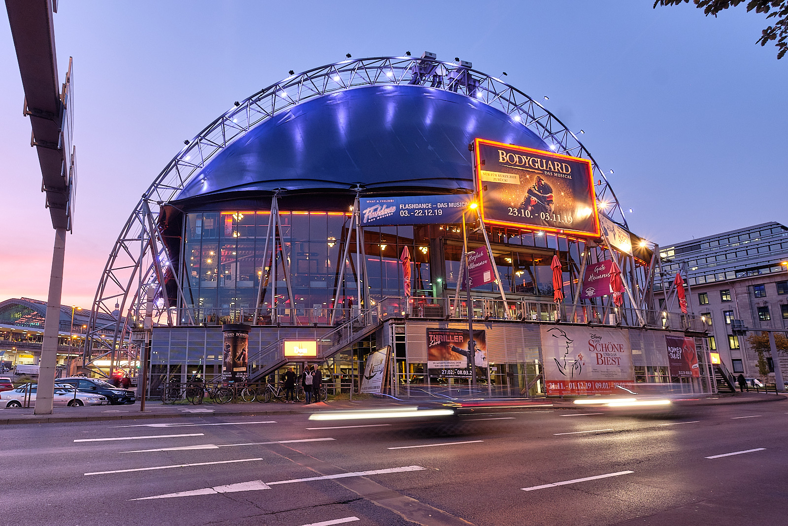 Musical Dome Köln von außen 