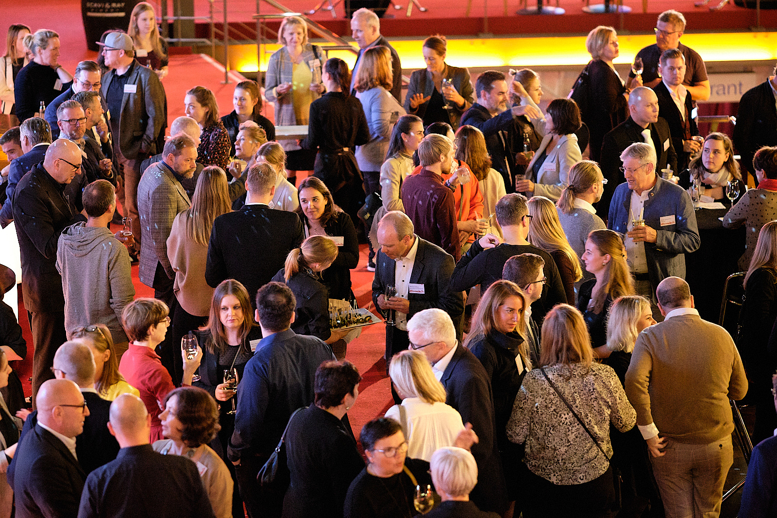 Menschenmenge auf einer Networking Veranstaltung