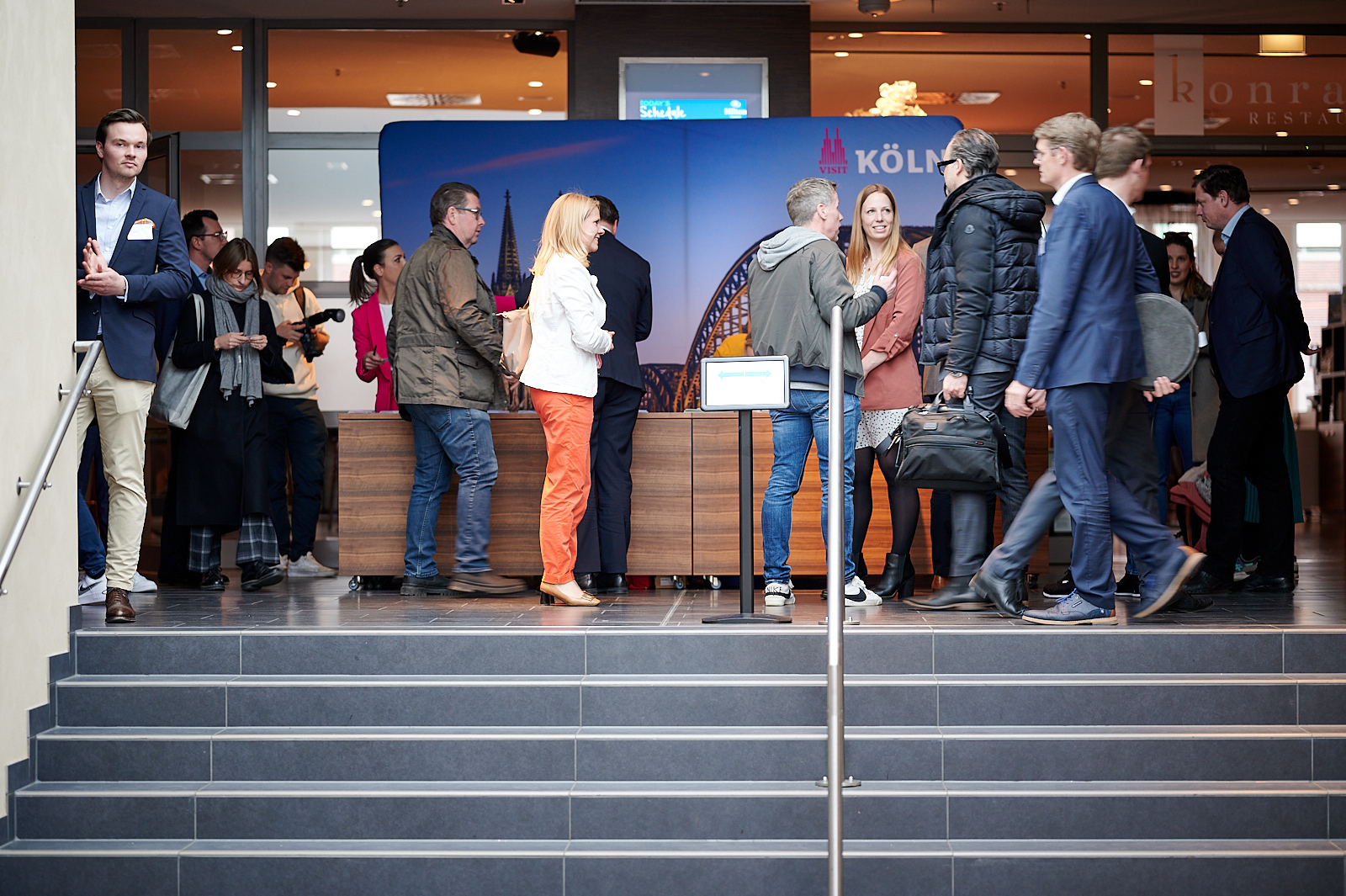 Einlass CCB Networking am Rhein in der Pigeon Post Bar
