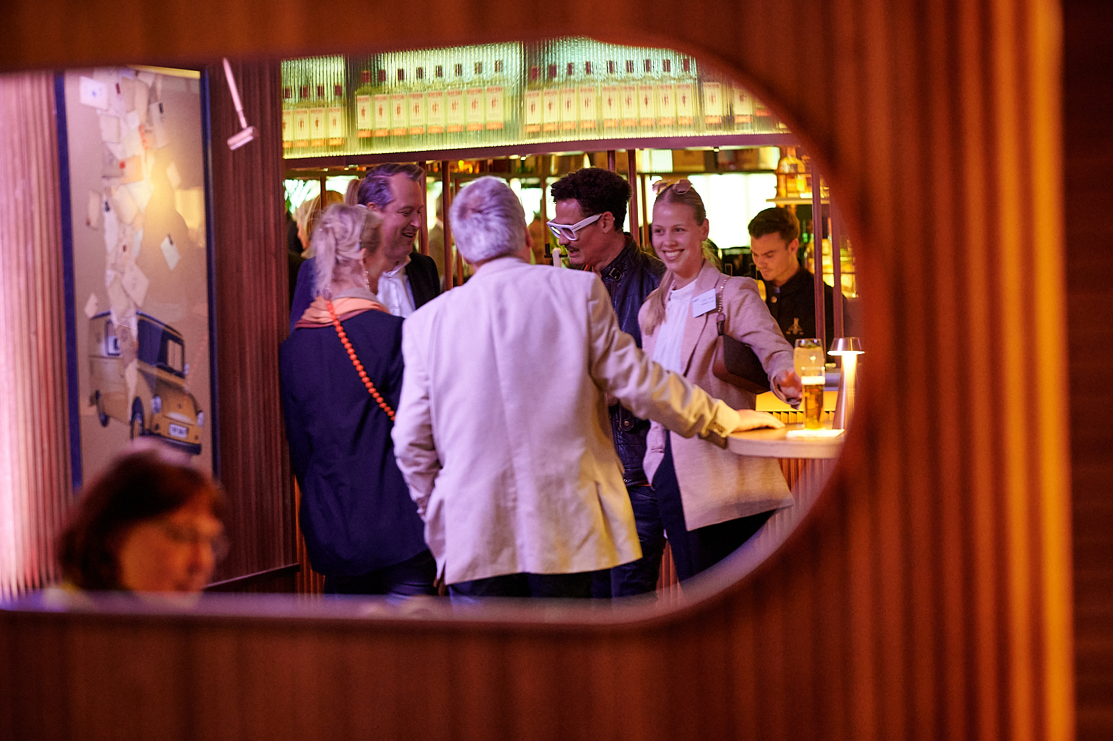Gäste unterhalten sich auf der Networking Veranstaltung