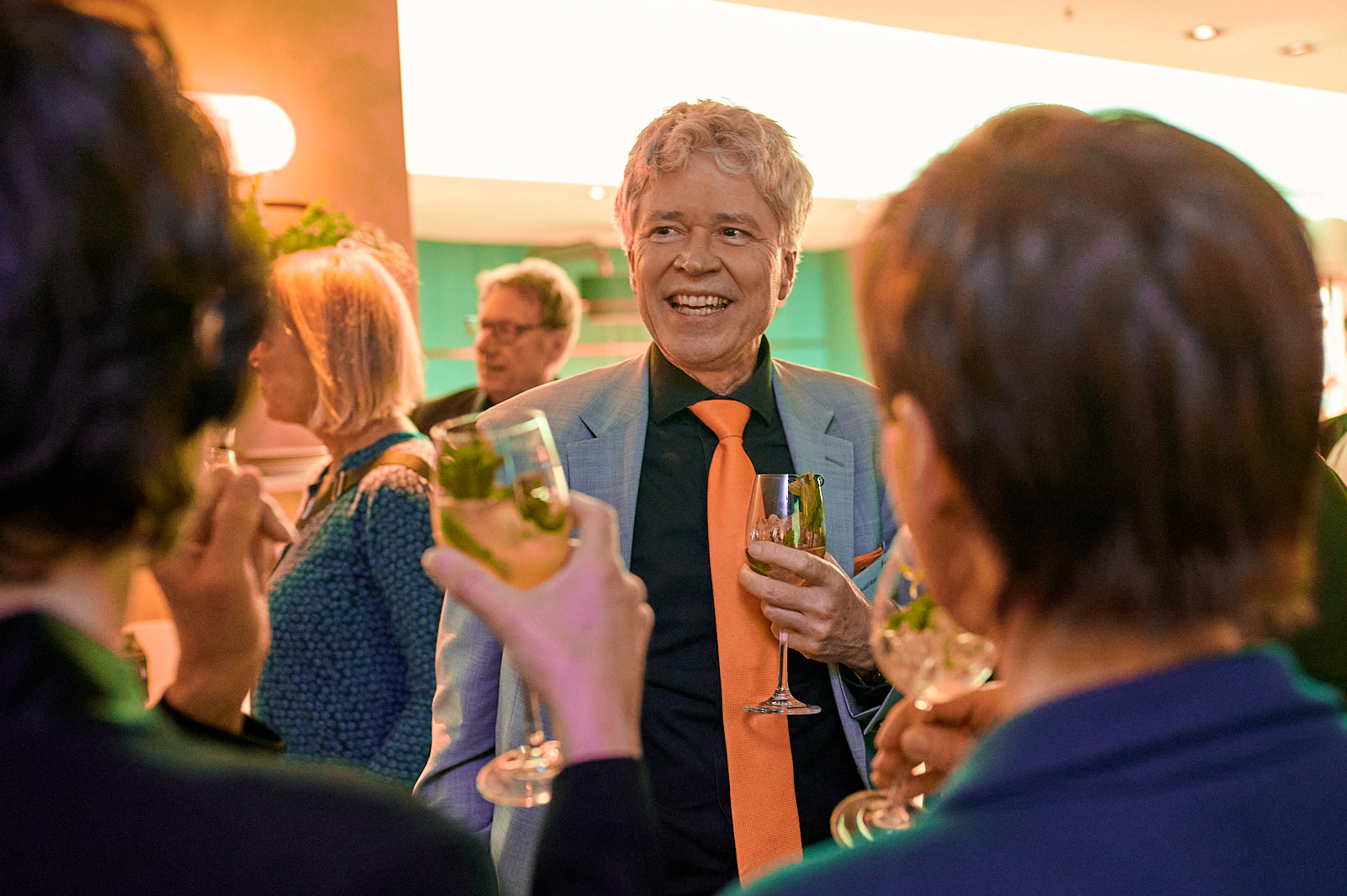 Gäste unterhalten sich auf der Networking Veranstaltung