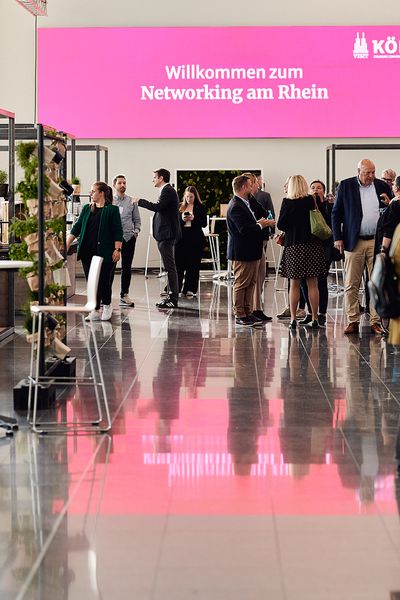 Menschenmenge auf einer Networking Veranstaltung