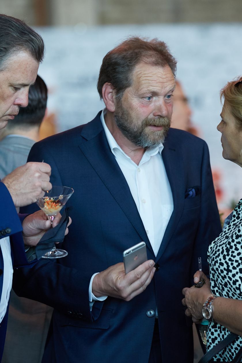 Personen unterhalten sich auf einem Networking Event