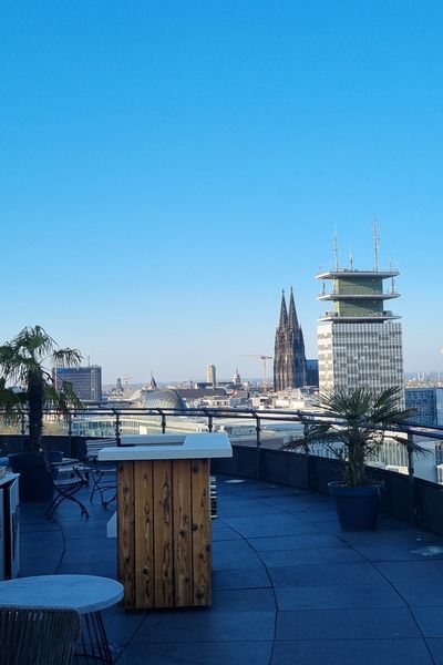 Aussicht auf den Dom von der Rooftop Bar Botanik