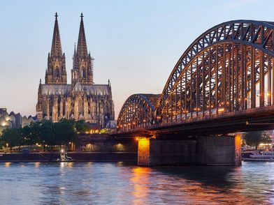 Dom und Hohenzollernbrücke von der Schäl Sick