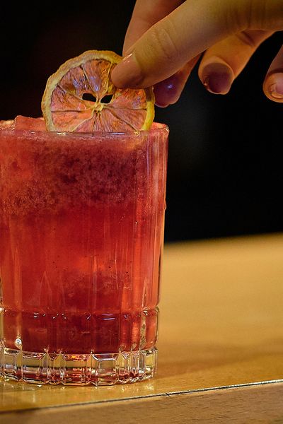 Roter Cocktail im Glas