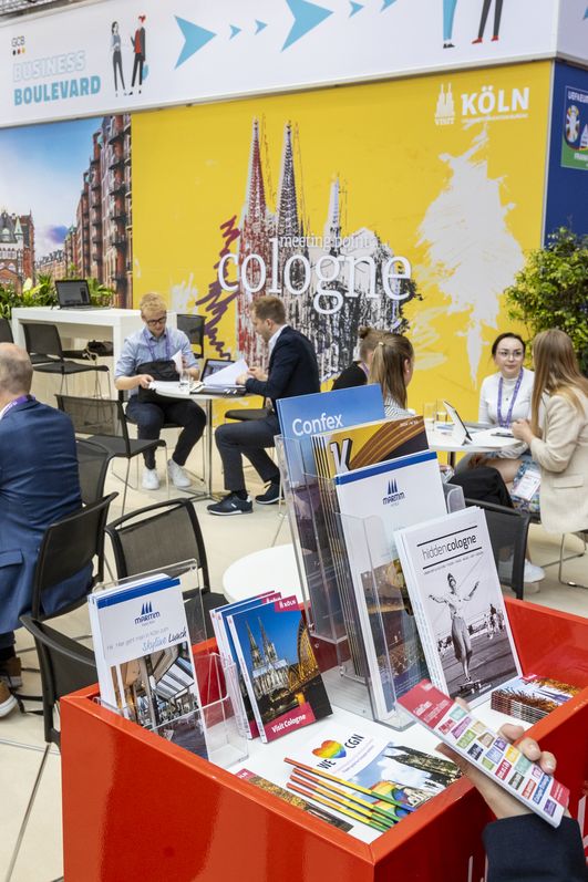 Sales-Meeting am Messestand Cologne Convention Bureau