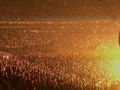 Feiernde Menge in der Lanxess arena
