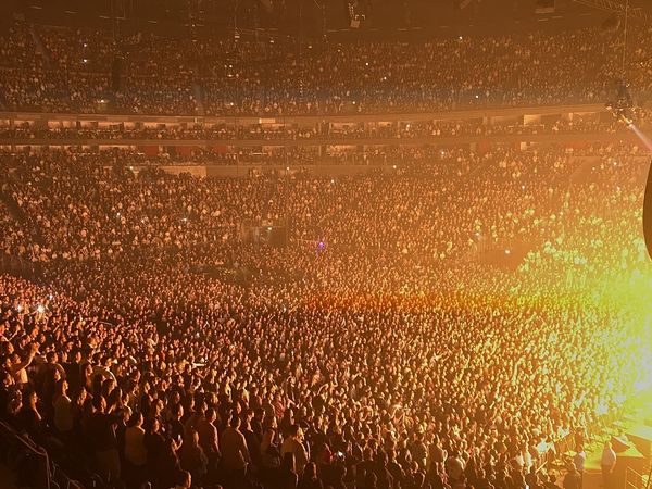 Feiernde Menge in der Lanxess arena