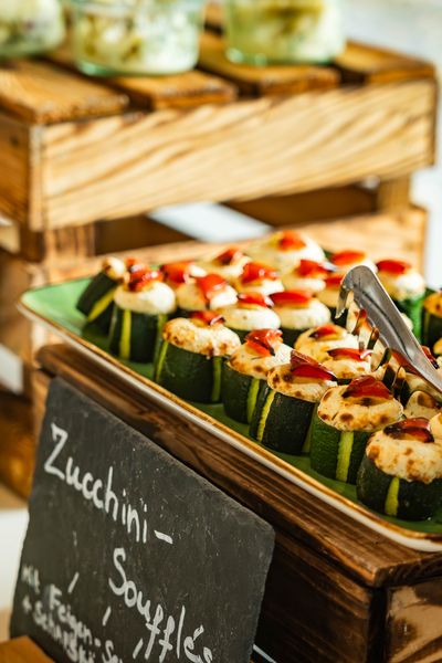 Zuchhini Canapés am Buffet