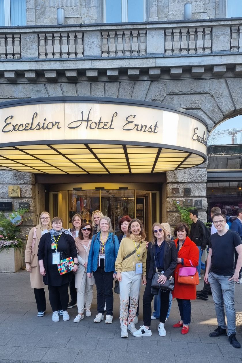 Gruppenfoto Excelsior Hotel Ernst