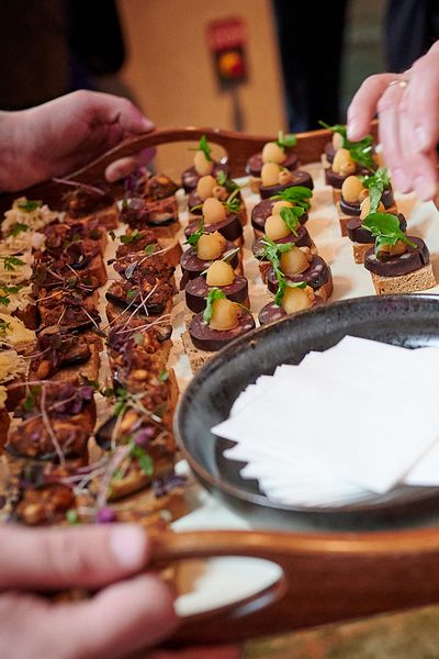 Flying Buffet wird auf der Networking Veranstaltung gereicht