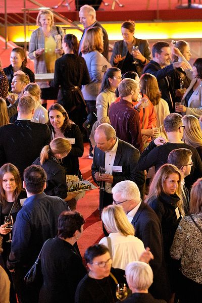 Menschenmenge auf einer Networking Veranstaltung