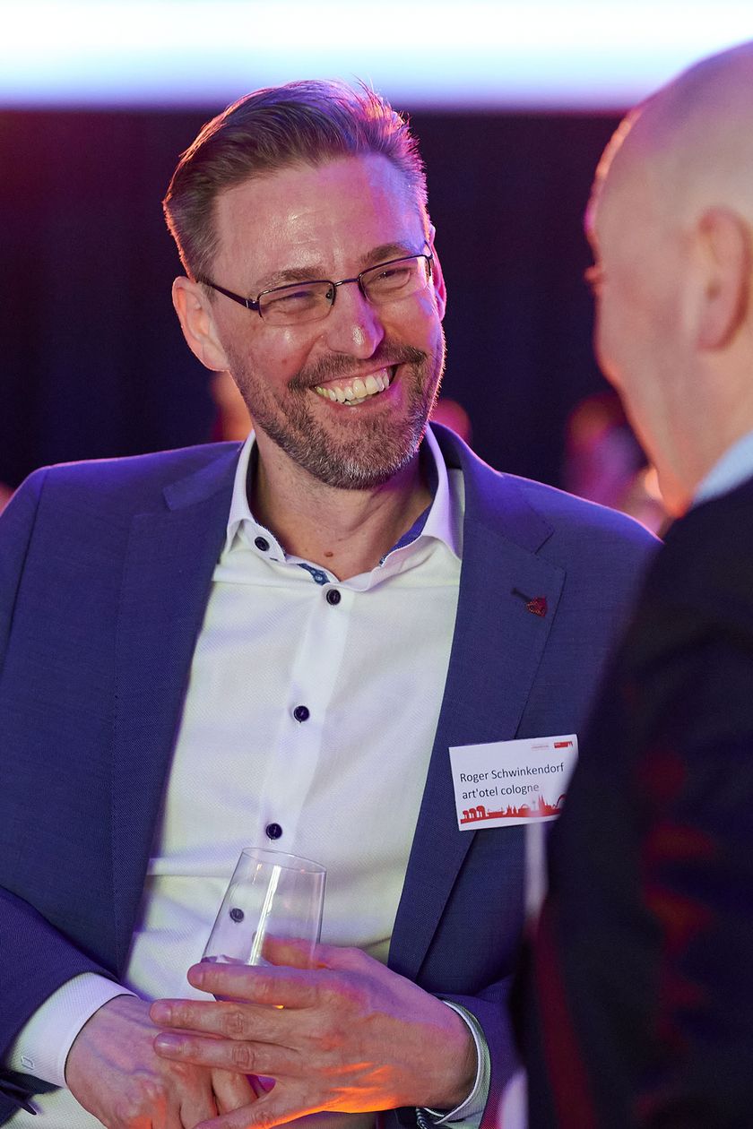 Zwei Männer unterhalten sich