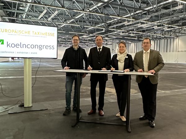 Vertragsunterzeichnung: Europäische Taximesse wieder in der Koelnmesse