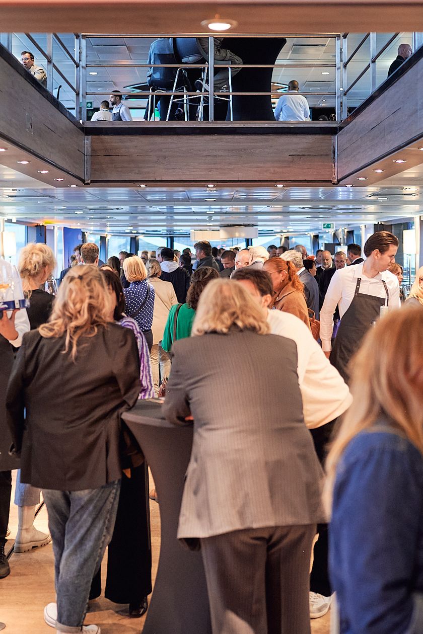 Volles Schiff beim Networking Event