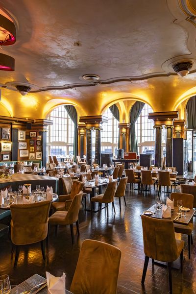 Restaurant im Wartesaal am Dom mit historischem Charme