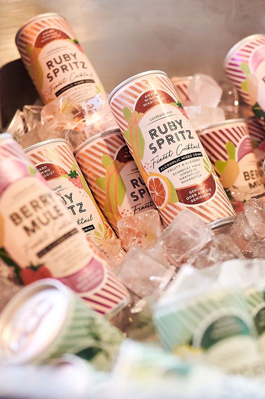 Bottled Cocktails von Little Link in einem Kühler
