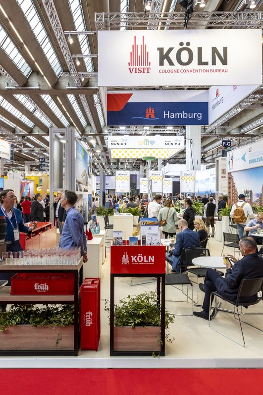 Gesamtansicht Messestand CCB und Kölsch Stand 