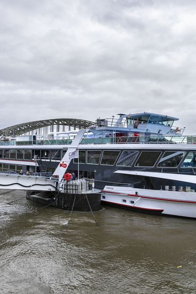 Eventschiff auf dem Rhein