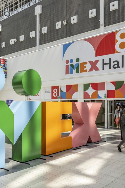 imex Schriftzug im Eingang der Messehallen Frankfurt